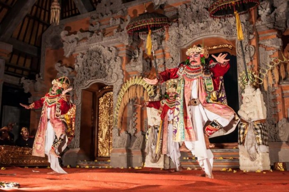 Gabungan Kesenian Klasik dan Modern di Bali Mandara Mahalango