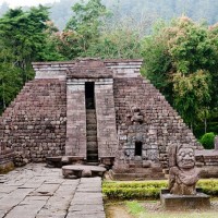 Ada Bangunan ‘Suku Maya’ di Karang Anyar